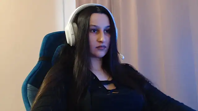 Snapshot of RiffedEye chatting on March 24, 2026, 2:17 pm RiffedEye online show from March 24, 2026, 2:17 pm