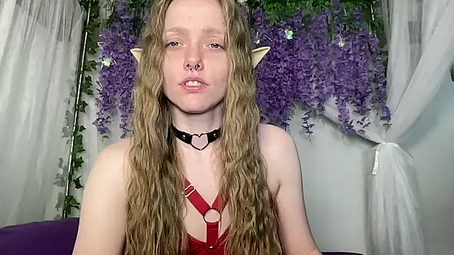 ElfGirlAna online show from June 25, 2026, 2:44 pm
