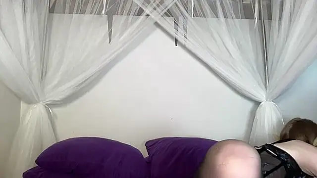 ElfGirlAna online show from May 8, 2026, 2:32 pm