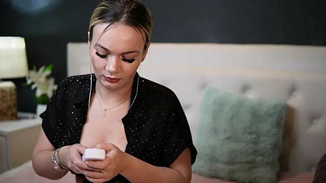 DaliaParis online show from June 13, 2026, 8:29 pm