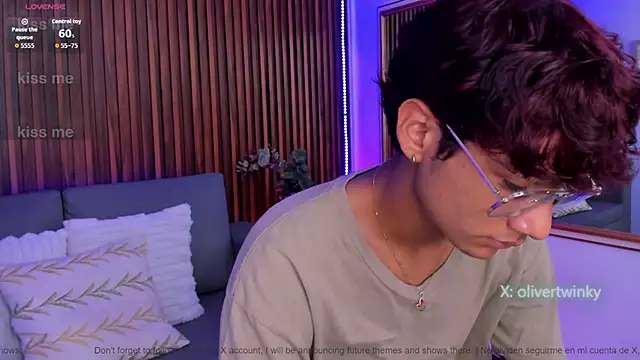Snapshot of Oliver20__ chatting on May 12, 2026, 9:54 pm Oliver20 online show from May 12, 2026, 9:54 pm