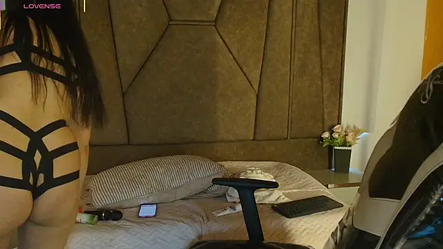 lana lanna  online show from March 26, 2026, 11:52 am