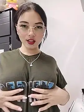 Snapshot of veleria_allurin chatting on July 29, 2026, 4:12 am veleria allurin online show from July 29, 2026, 4:12 am