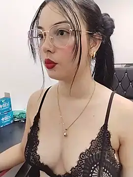Snapshot of veleria_allurin chatting on July 1, 2026, 9:26 pm veleria allurin online show from July 1, 2026, 9:26 pm