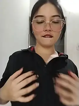 Snapshot of veleria_allurin chatting on July 18, 2026, 2:53 am veleria allurin online show from July 18, 2026, 2:53 am