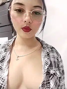 Snapshot of veleria_allurin chatting on July 22, 2026, 2:35 am veleria allurin online show from July 22, 2026, 2:35 am