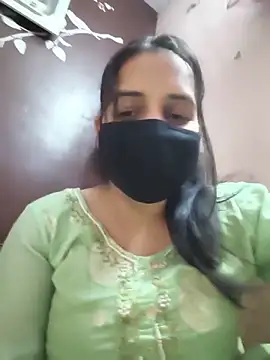 Snapshot of REENA-STRIP chatting on May 15, 2026, 8:56 am REENA-STRIP online show from May 15, 2026, 8:56 am