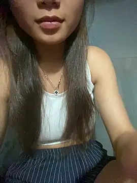 Snapshot of Emmi_cute9x chatting on July 6, 2026, 11:40 pm Emmi cute9x online show from July 6, 2026, 11:40 pm