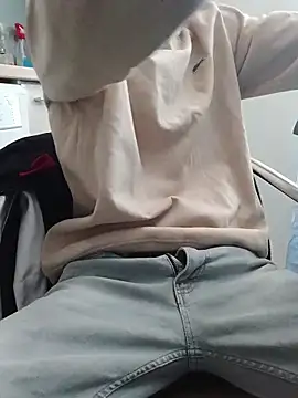 Snapshot of Skinboy06 chatting on March 24, 2026, 11:10 am Skinboy06 online show from March 24, 2026, 11:10 am