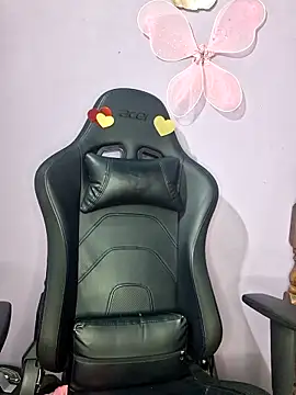 Snapshot of emily_fox01 chatting on March 30, 2026, 1:07 am emily fox01 online show from March 30, 2026, 1:07 am