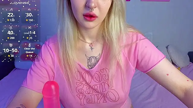 Snapshot of BlondieSummer chatting on July 16, 2026, 6:16 pm BlondieSummer online show from July 16, 2026, 6:16 pm