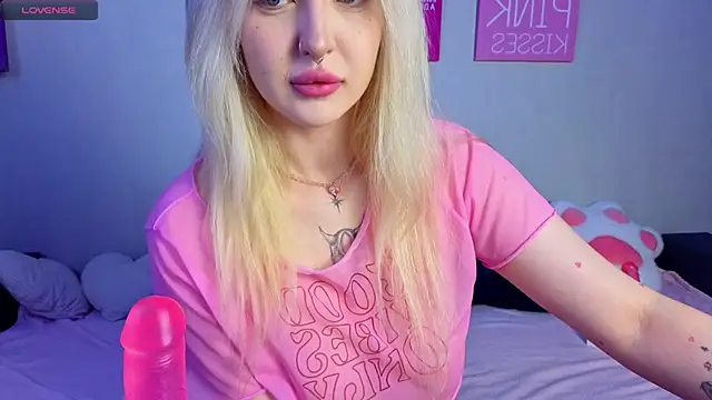 Snapshot of BlondieSummer chatting on June 30, 2026, 3:12 pm BlondieSummer online show from June 30, 2026, 3:12 pm