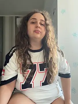 CurlyMaddie online show from August 1, 2026, 1:53 pm