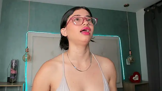 Snapshot of mia_gomez7 chatting on June 13, 2026, 1:53 pm mia gomez7 online show from June 13, 2026, 1:53 pm