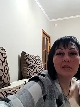 HelgaDennis online show from April 21, 2026, 5:41 pm
