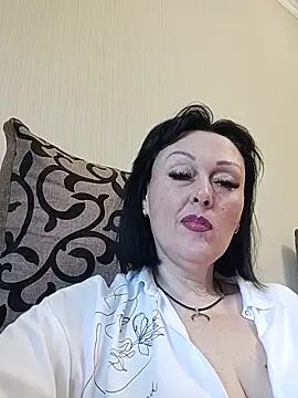 HelgaDennis online show from June 16, 2026, 5:40 am