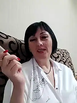 HelgaDennis online show from July 10, 2026, 5:57 pm