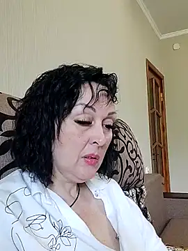 HelgaDennis online show from June 10, 2026, 7:53 am