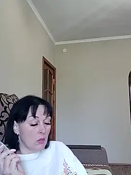 HelgaDennis online show from April 30, 2026, 5:58 am