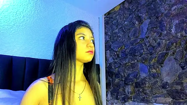 LindaCatalina  online show from May 22, 2026, 12:47 pm