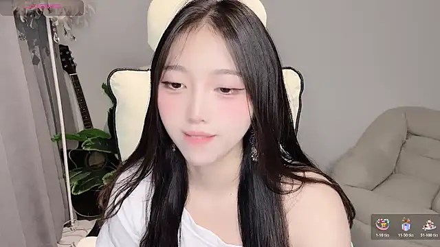 Yukiy8877 online show from May 10, 2026, 11:36 am