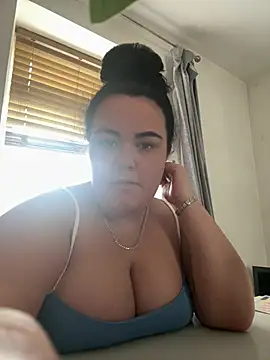 Khloeross online show from May 23, 2026, 2:16 pm
