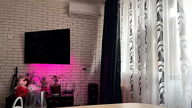 Snapshot of ElmiraDabato chatting on April 7, 2026, 7:10 am ElmiraDabato online show from April 7, 2026, 7:10 am