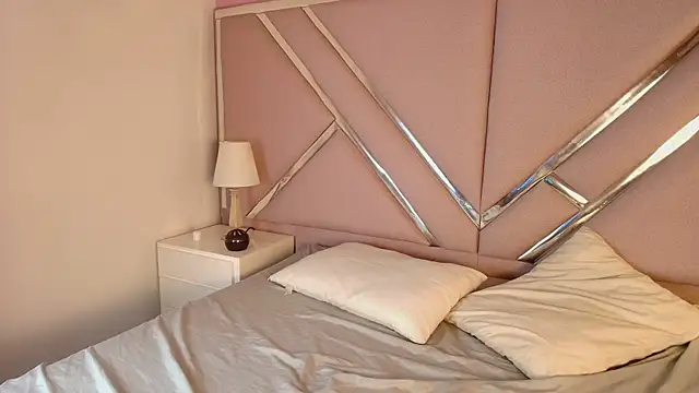 AlanaWesst online show from April 25, 2026, 4:48 pm
