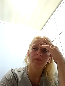 MiaLove183 online show from July 20, 2026, 1:35 pm