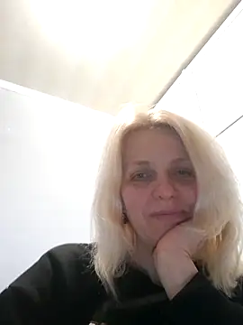 MiaLove183 online show from April 2, 2026, 1:40 pm