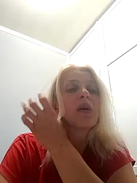 MiaLove183 online show from July 27, 2026, 1:29 pm