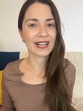 natashakinski online show from April 20, 2026, 6:42 pm