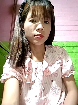AmyLinee01 online show from April 28, 2026, 10:58 pm