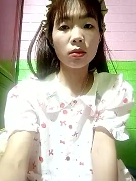 AmyLinee01 online show from May 9, 2026, 5:55 am