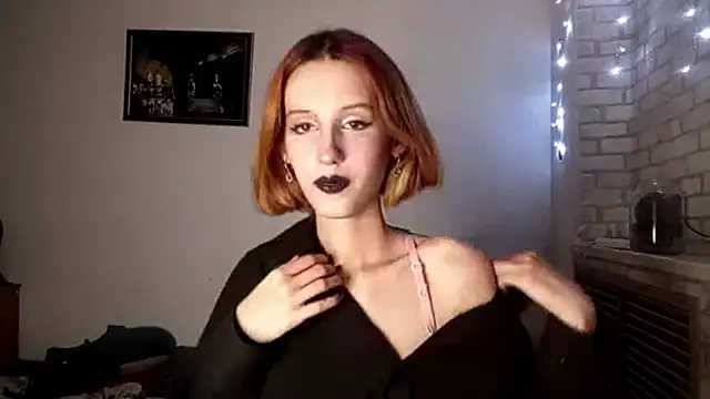 SirenFrost online show from June 21, 2026, 4:24 pm