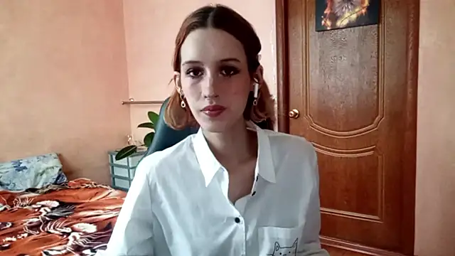 SirenFrost online show from June 25, 2026, 3:28 pm