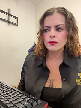 MiaHotboobs online show from April 21, 2026, 9:43 pm