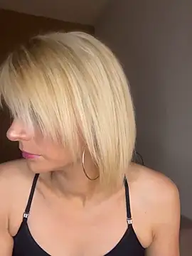 Snapshot of evaluminax chatting on April 10, 2026, 11:12 pm evaluminax online show from April 10, 2026, 11:12 pm