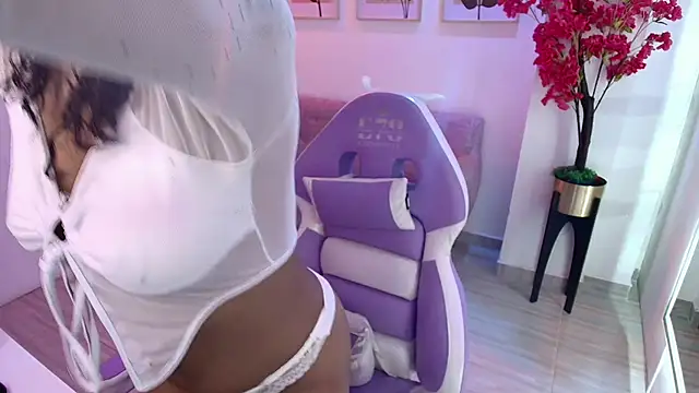 Lucia  vega online show from June 2, 2026, 11:43 am