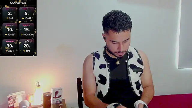 Snapshot of Philip_Reid_ chatting on June 10, 2026, 7:04 pm Philip Reid online show from June 10, 2026, 7:04 pm