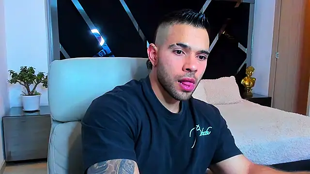 Raytorres online show from July 10, 2026, 10:54 pm