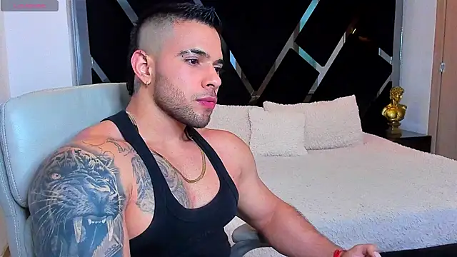 Raytorres online show from July 28, 2026, 9:03 pm