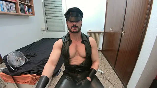 Snapshot of LeatherMax76 chatting on June 21, 2026, 9:31 pm LeatherMax76 online show from June 21, 2026, 9:31 pm