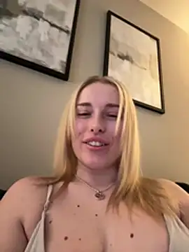 EloiseeUKK online show from March 24, 2026, 7:30 am