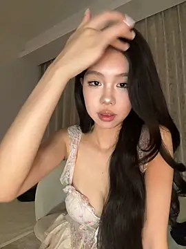 jolie 33 online show from June 23, 2026, 1:09 pm