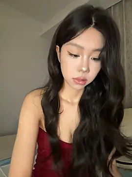 jolie 33 online show from June 7, 2026, 1:05 pm