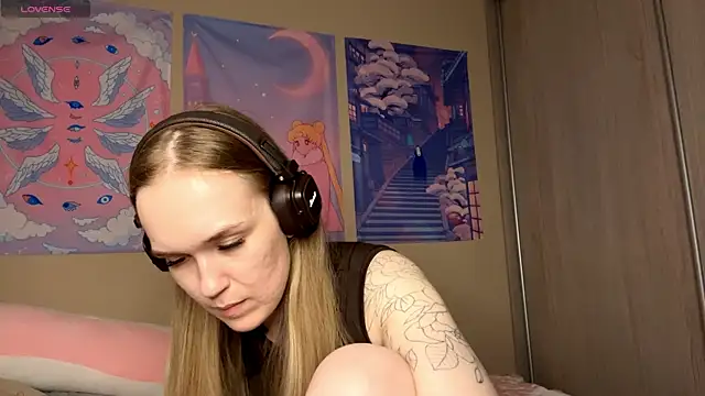 DenitaSpace online show from May 8, 2026, 1:37 pm