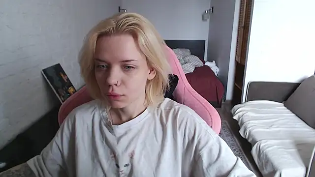 TenderChloe online show from March 28, 2026, 9:43 am