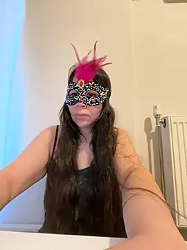 lilyums online show from June 3, 2026, 3:50 pm