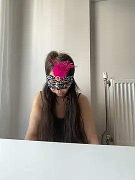 lilyums online show from June 7, 2026, 1:05 pm